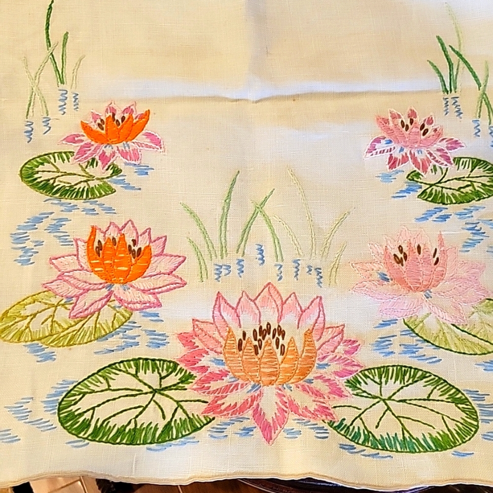 40x15" 1970s Vintage Hand-crafted Embroidered Runner Beautiful